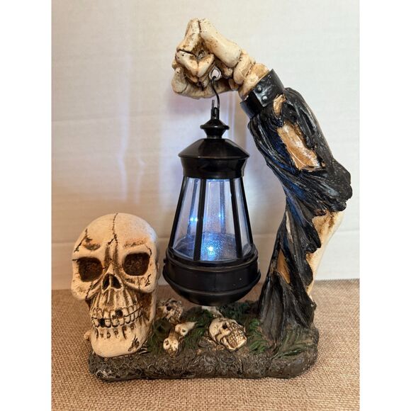 Creepy Halloween Skull Rising from the Grave! Solar Powered Graveyard Sinister! - Picture 1 of 7